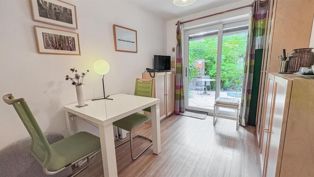 STUDY/BREAKFAST ROOM