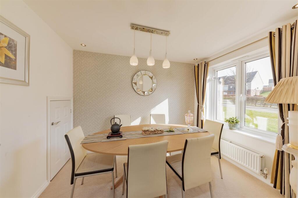 4 McBaith Way Dunfermline-14.JPG