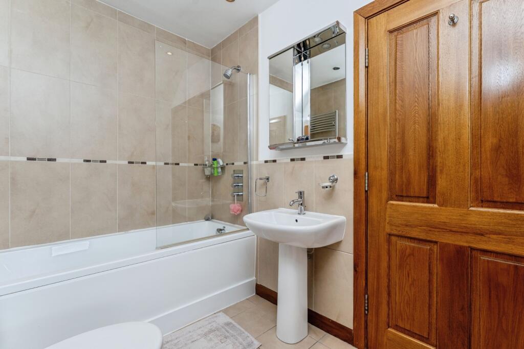 Jack &amp; Jill Bathroom