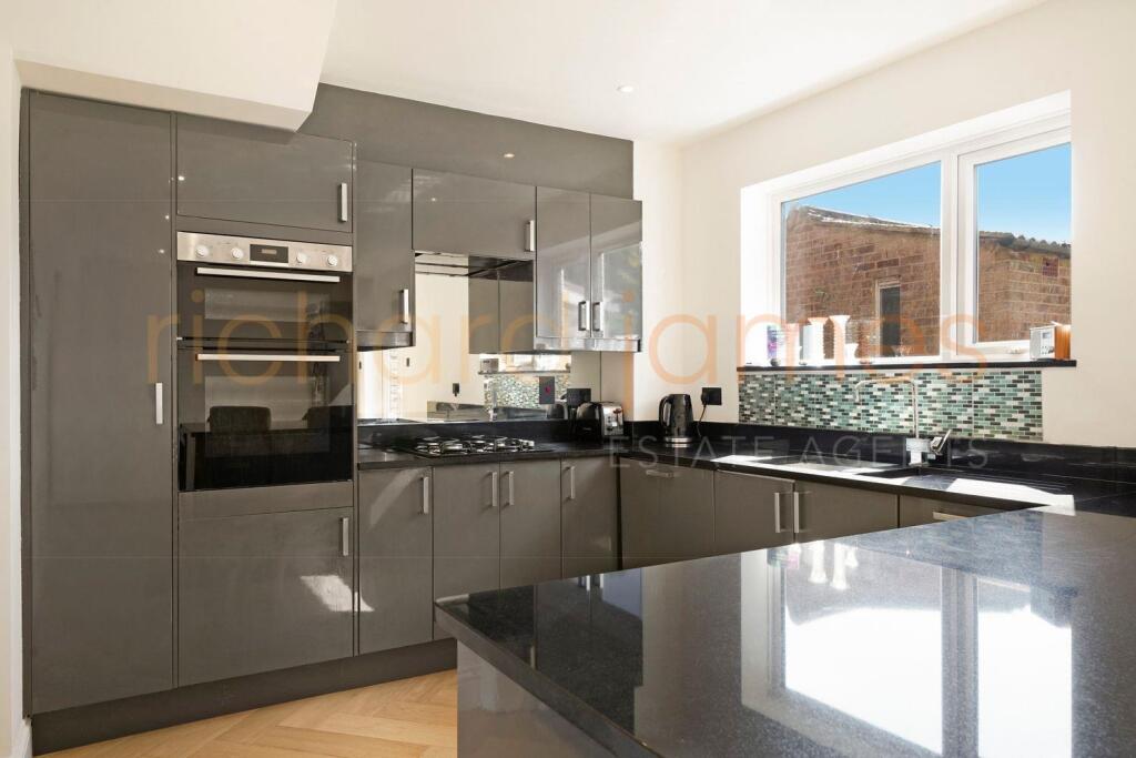 42 Thornbury Gardens - qB2MwBYkGH1kiX3s704W.jpg