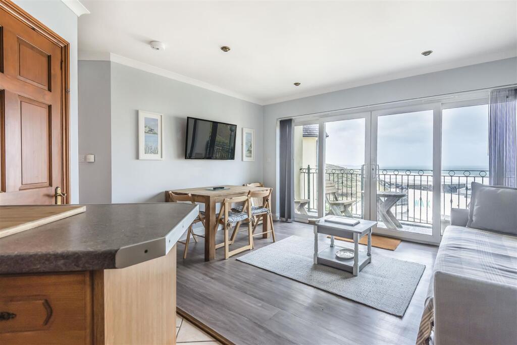 OPEN PLAN LIVING SPACE