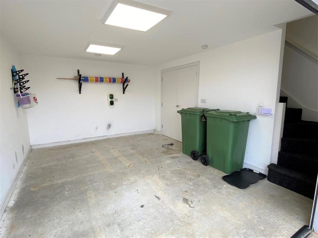 11 Towan Heights Garage