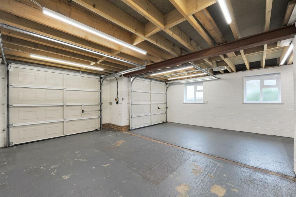 Double Garage.JPG