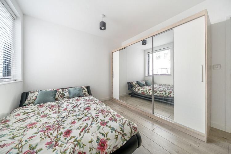 1302682 4 683db123104db ARW 1