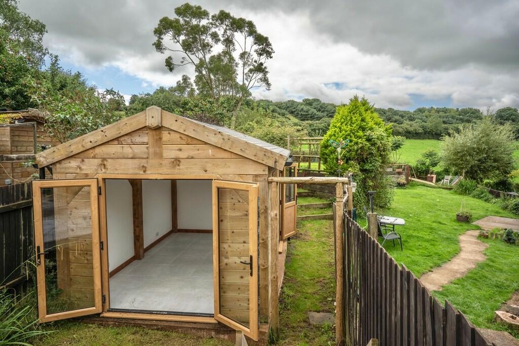 SUMMERHOUSE