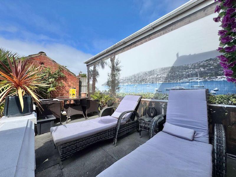 Lounger area and dining