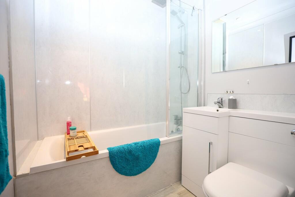 En-Suite Bathroom