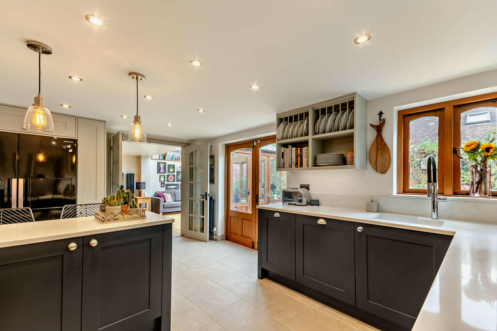 8618429-interior1...