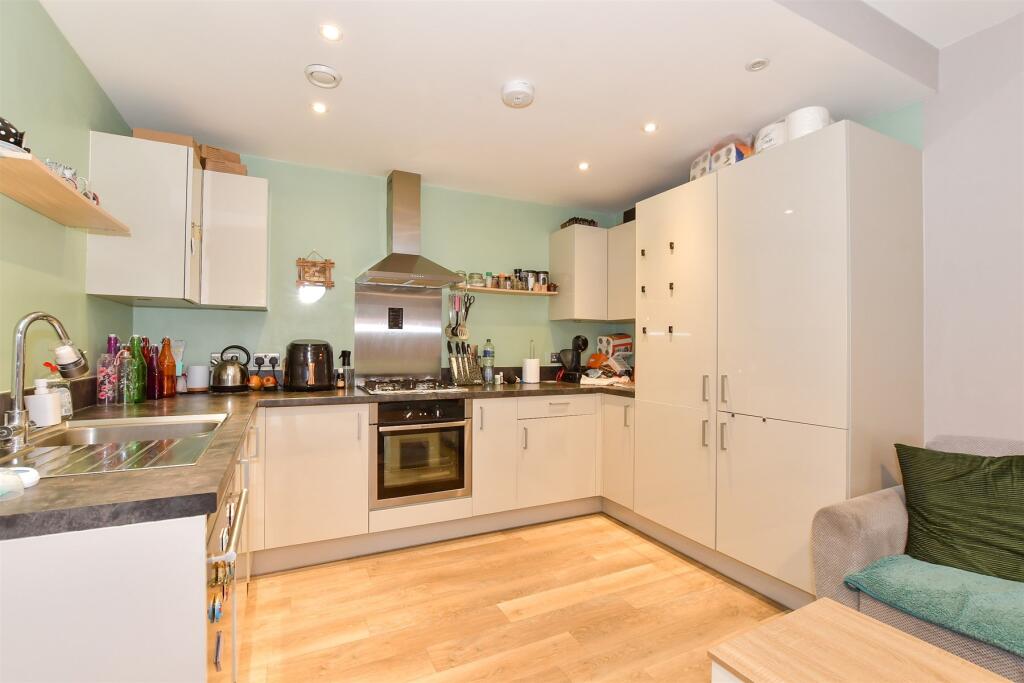 Lounge/Kitchen
