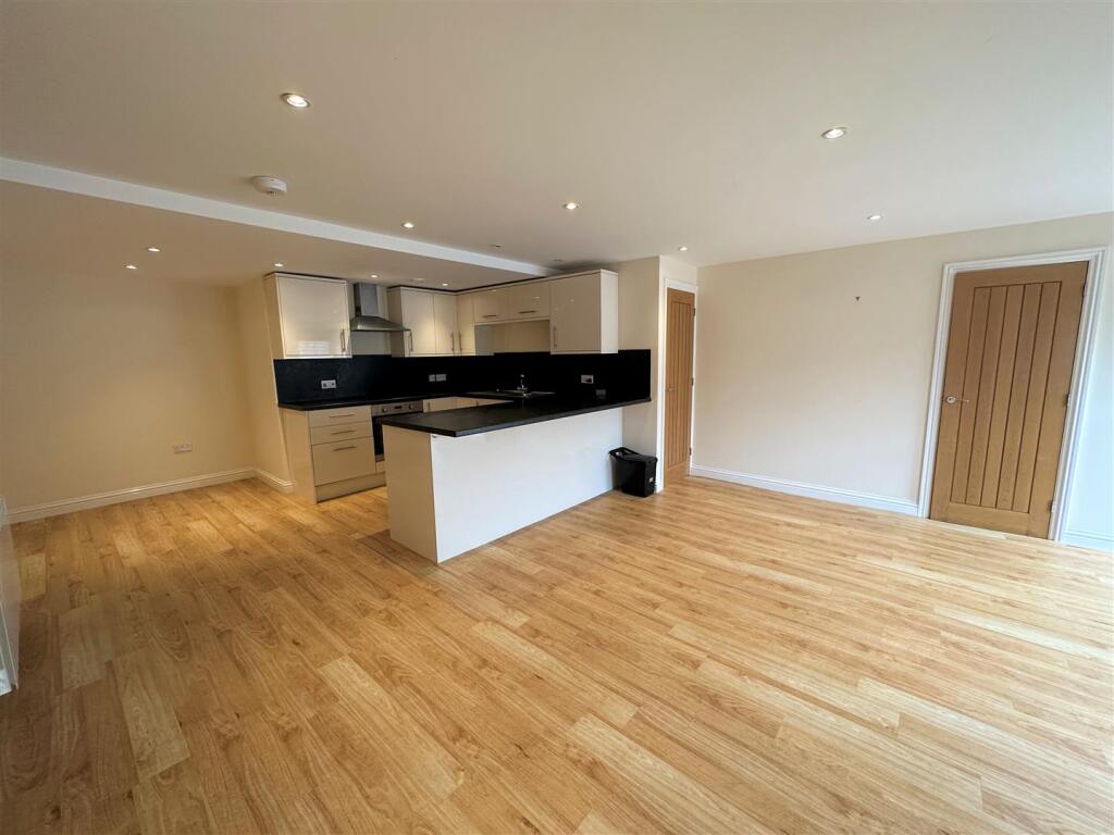 Lounge Kitchen.jpeg