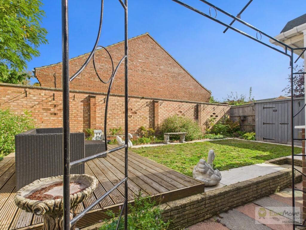 Covey Way EweMove Mildenhall Garden 3