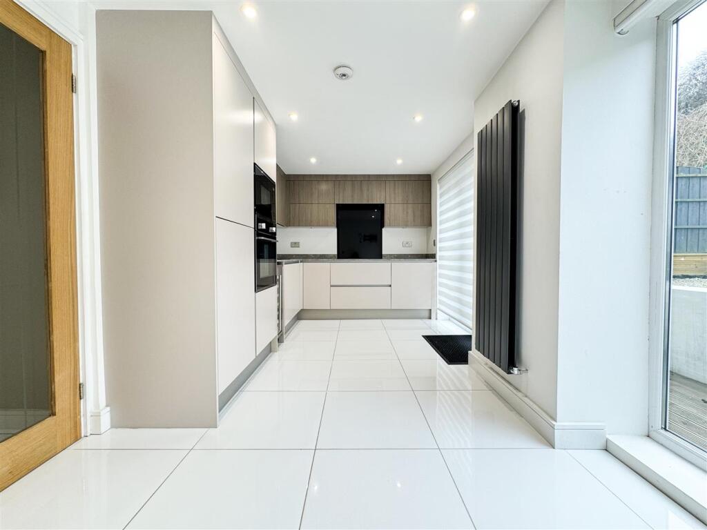 KITCHEN DINING ROOM