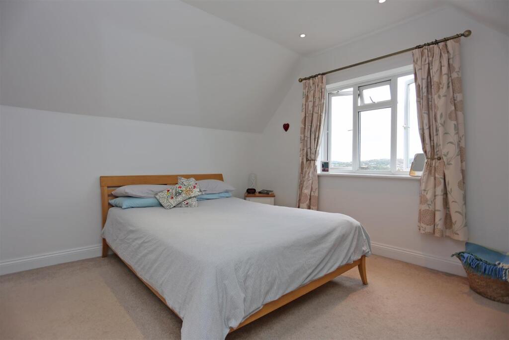 29 Tivoli Road Bed 1 (3).JPG