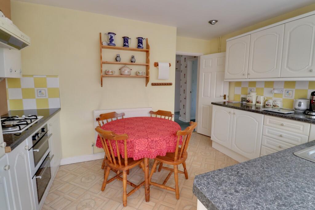 KITCHEN/BREAKFAST ROOM