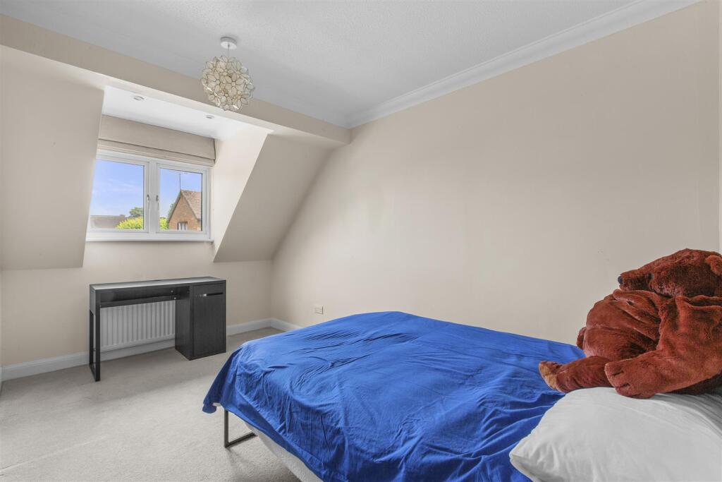 21 Jasmine Crescent, HP27 0AB-2.jpg