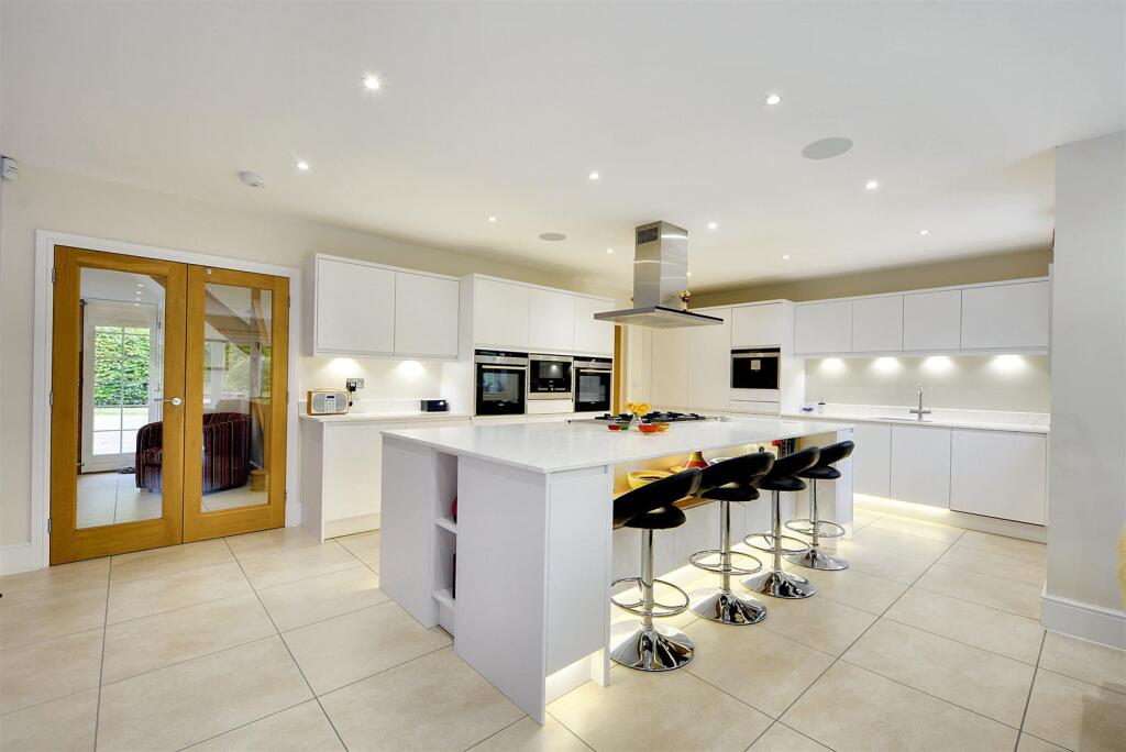 Kitchen Family Room_3.jpeg