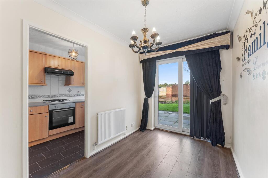 17 Newark Close dining room.jpg