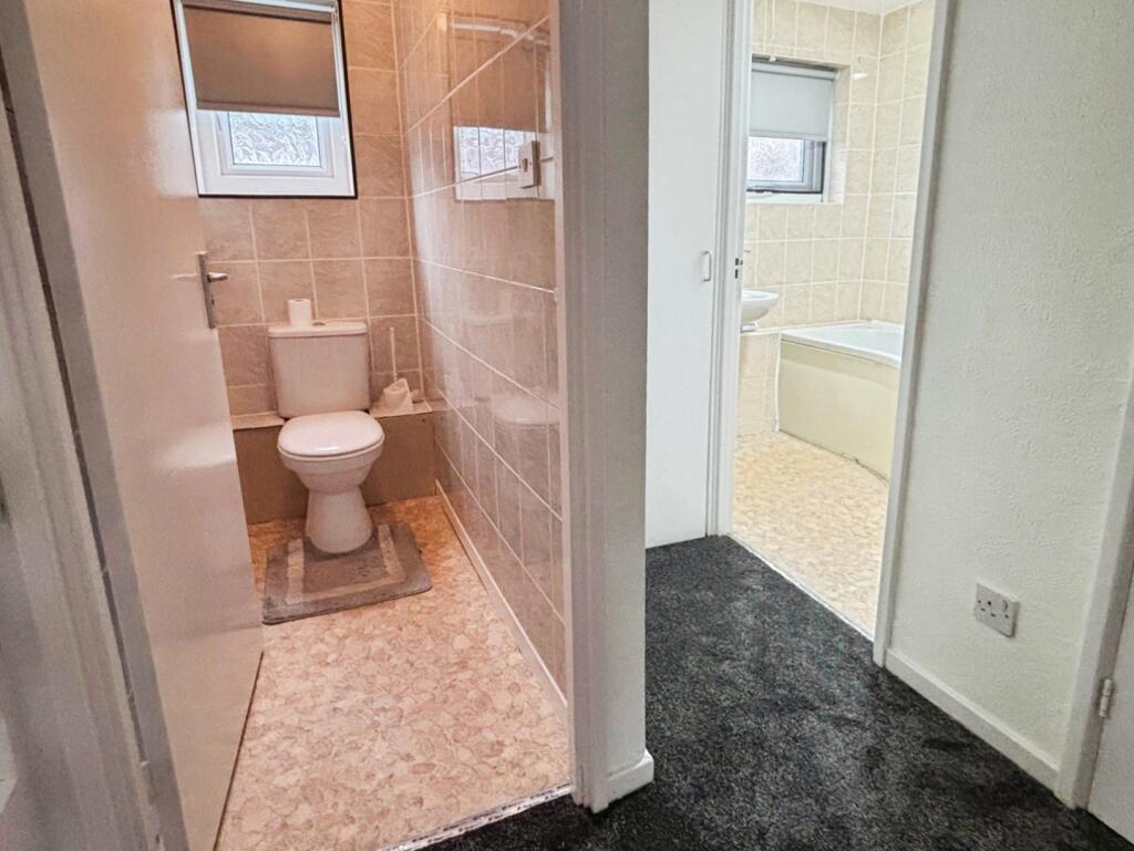 pbox-bathroom-327110.jpg