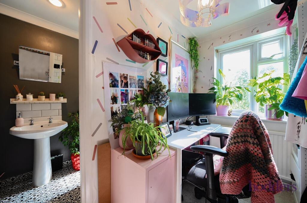 d08590f9-6589-4e5...