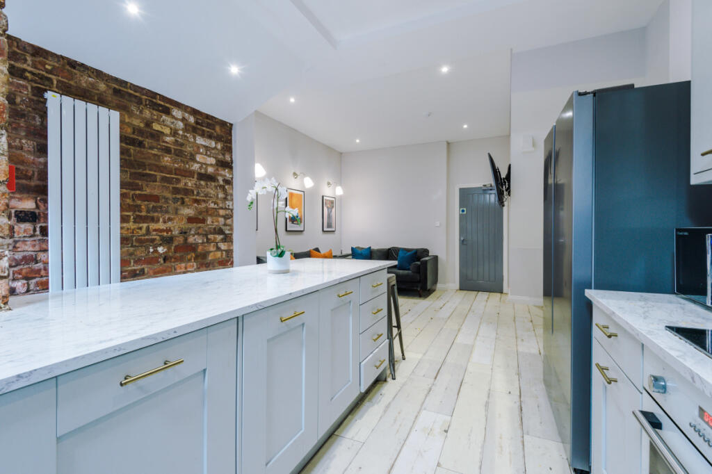 27 Woodcroft Road Kitchen 4