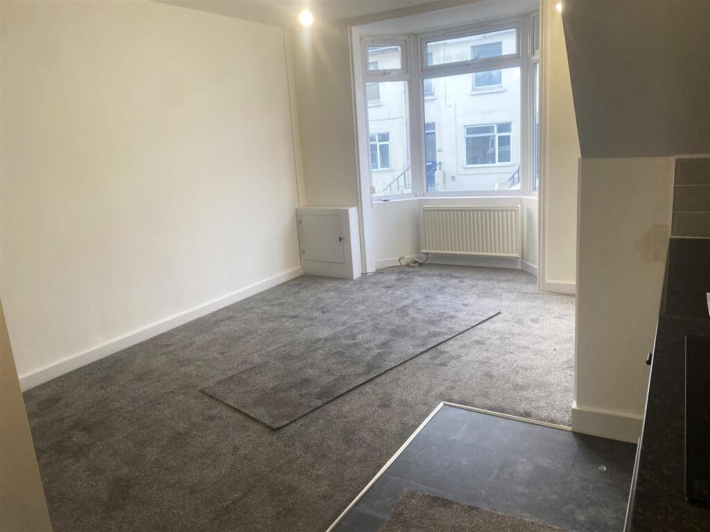 Lounge/Kitchen