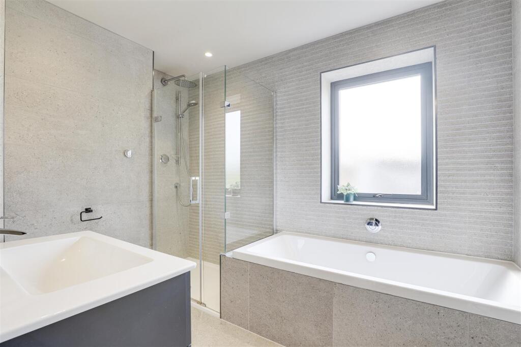 Bedroom Three En Suite.jpg