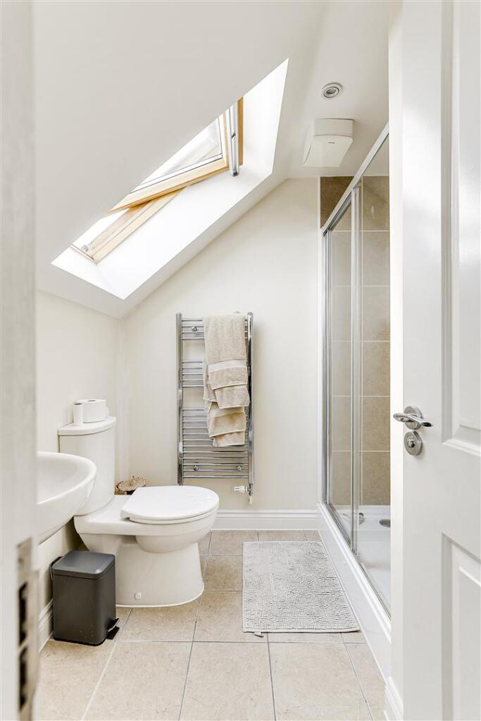 Ensuite.JPG