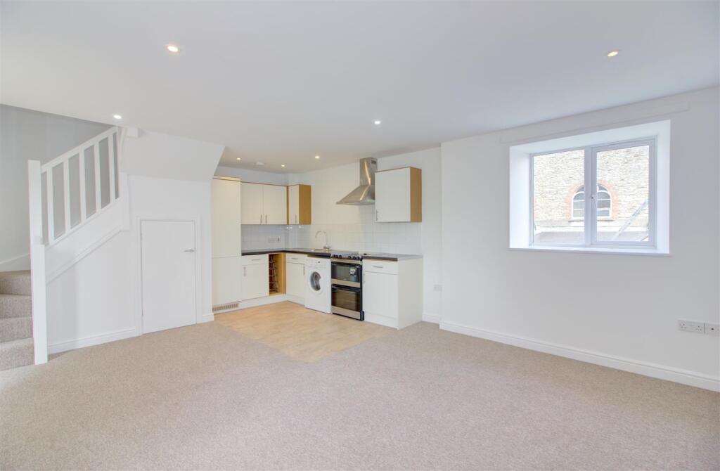 Living room/kitchen