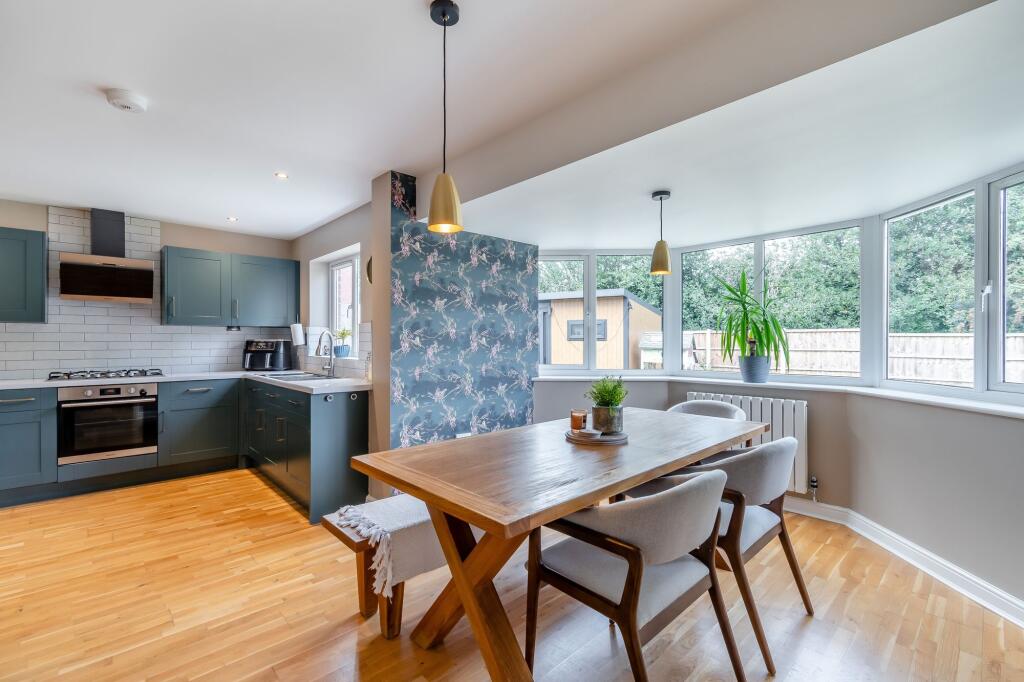 Kitchen/ dining room