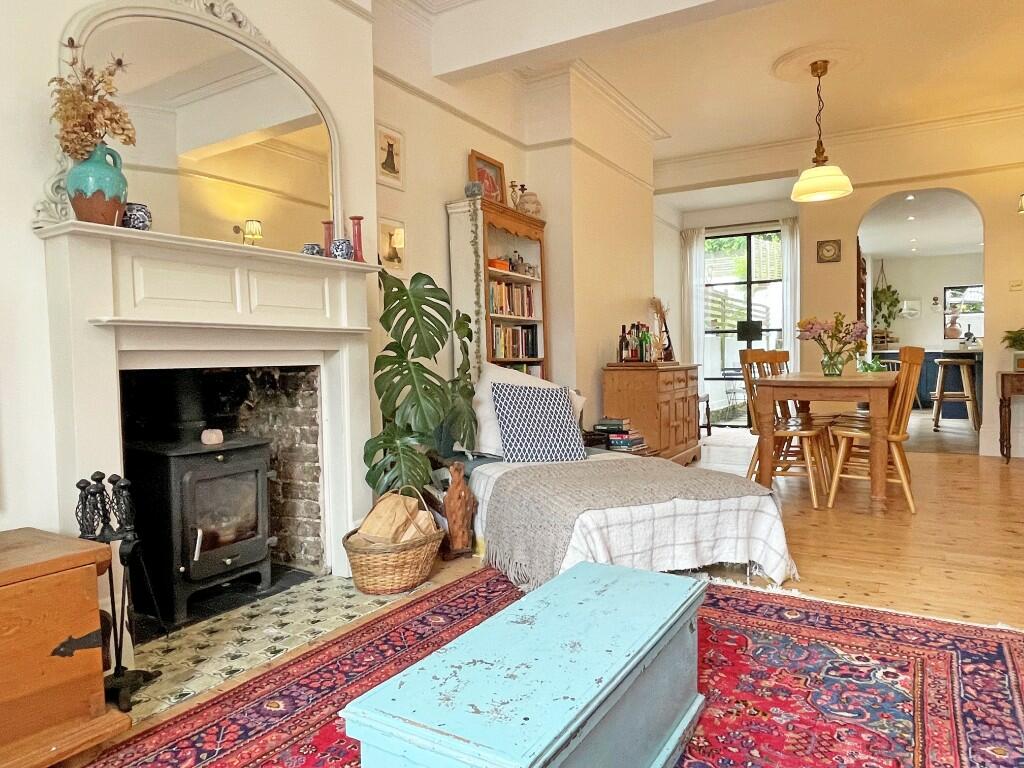 Lounge/Dining Room