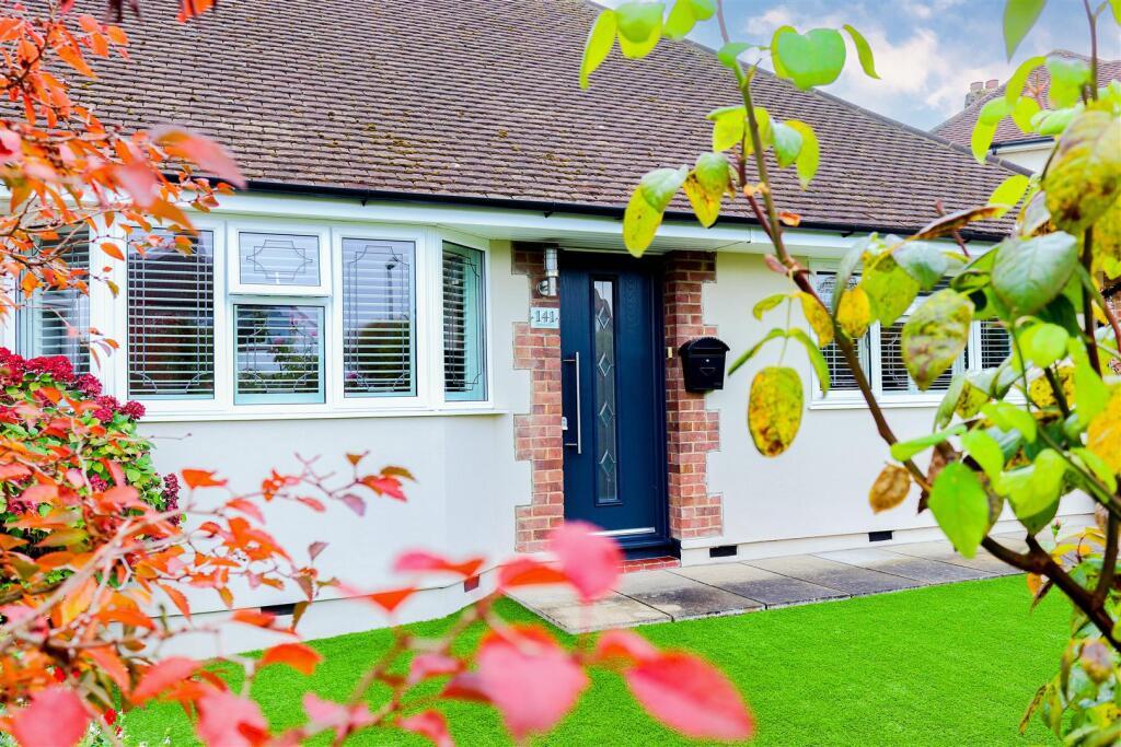 01. Front aspect.jpg