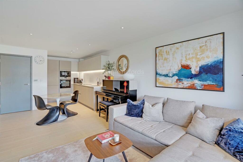 12-2791Reshoot-MK-HMF-Flat 12 17 Canalside Square-