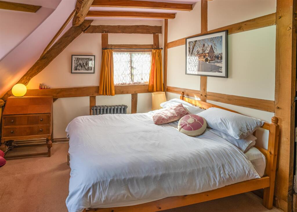 Walnut tree Cottage-Bedroom 2.jpg
