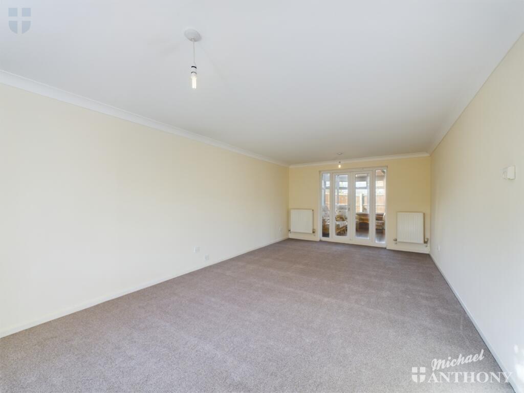 CAM03218G0-PR0516-STILL004