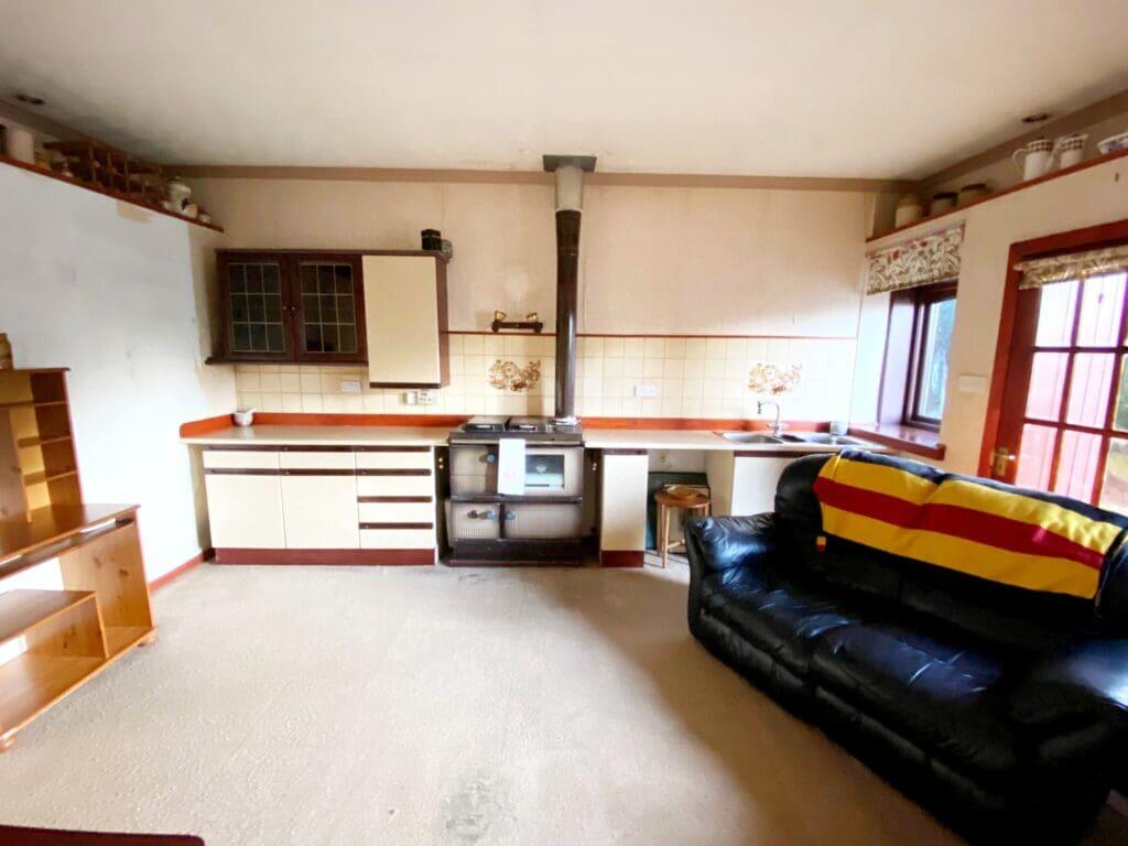 FAMILY ROOM / KITCHE