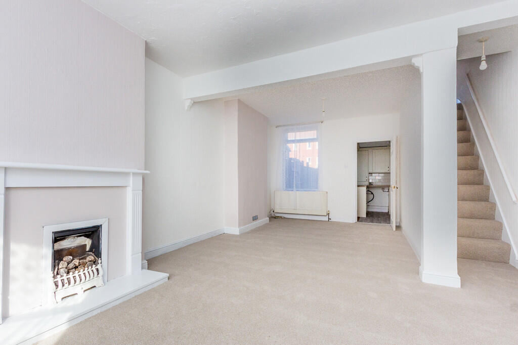 Lounge/dining roo...