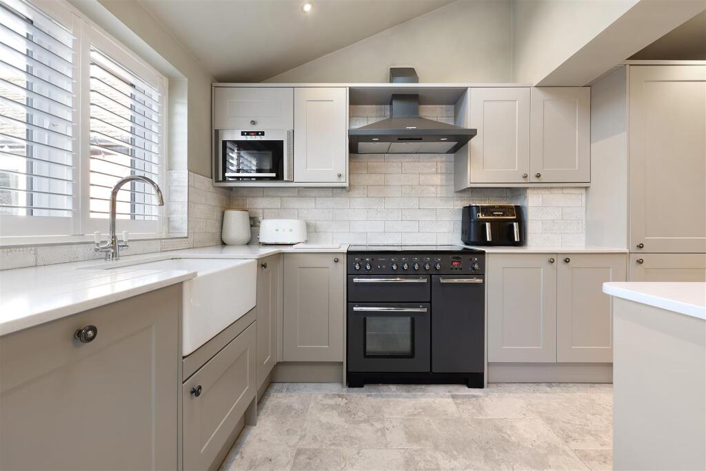 Kitchen5.jpg