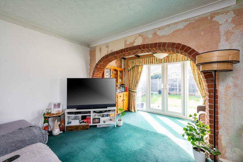 LOUNGE/DINING AREA