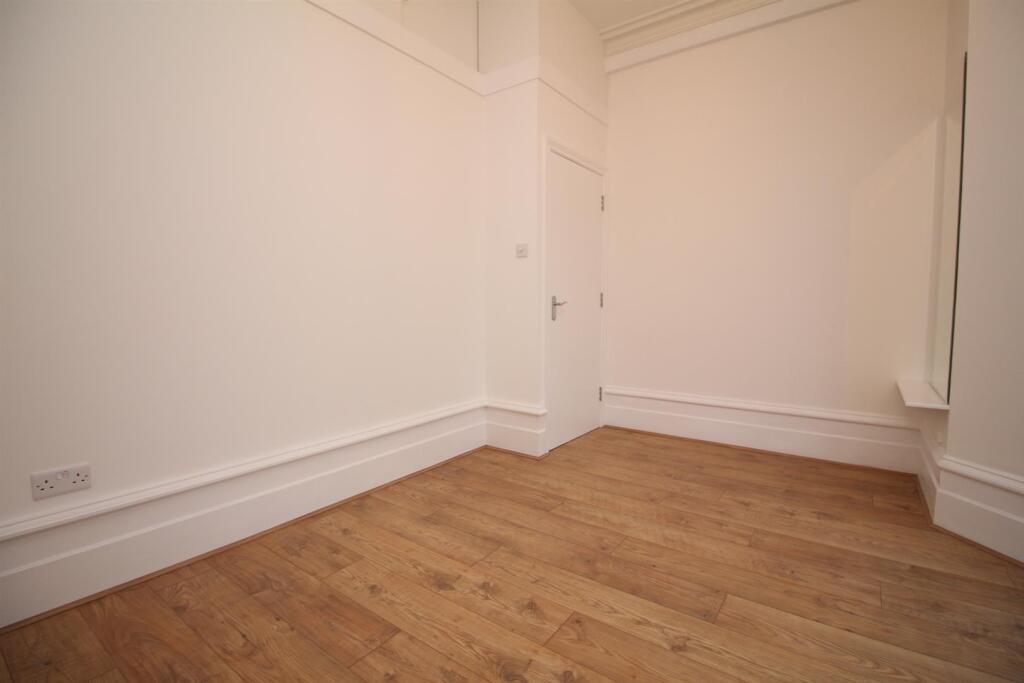 Flat 6, 13 Canterbury Road Bedroom1.JPG