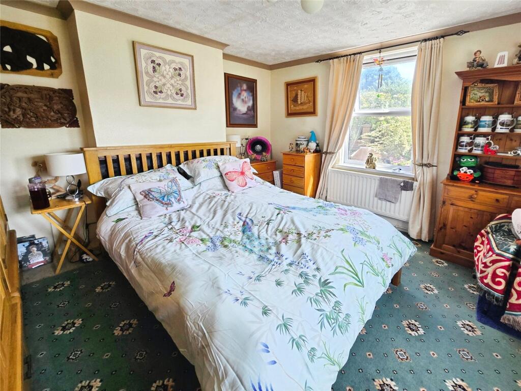 Bedroom/Dining Room