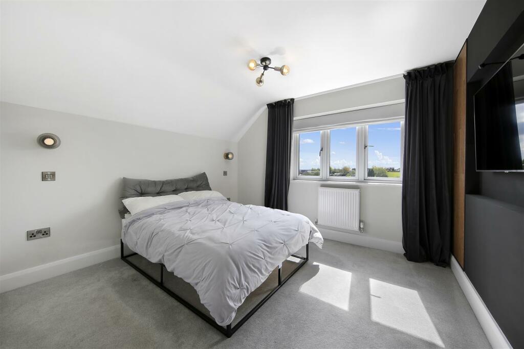 Bed1.jpg
