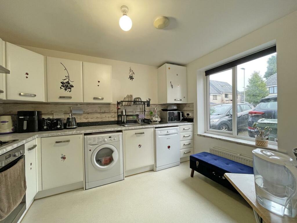 Harlyn Drive 6 Kitchen 1.jpg