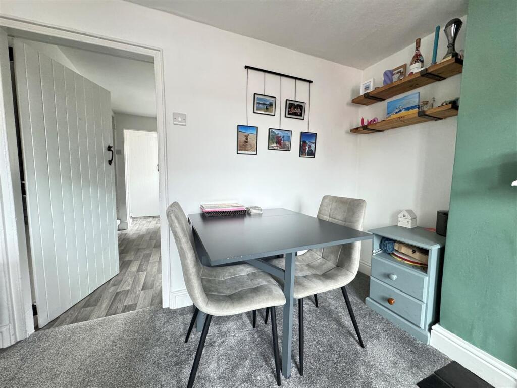 Sitting room 3.jpg