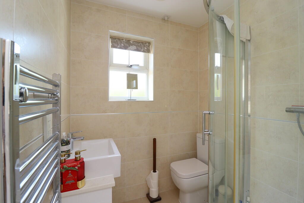 Bedroom One En-Su...