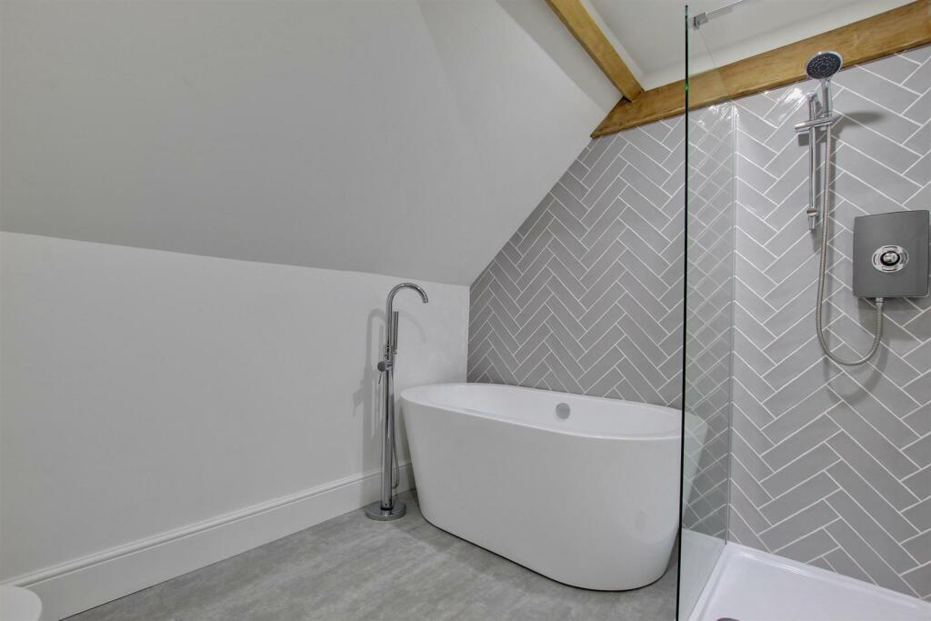 BATHROOM/W.C.