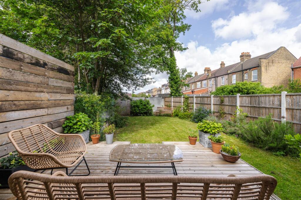 Aldborough Road South, IG3