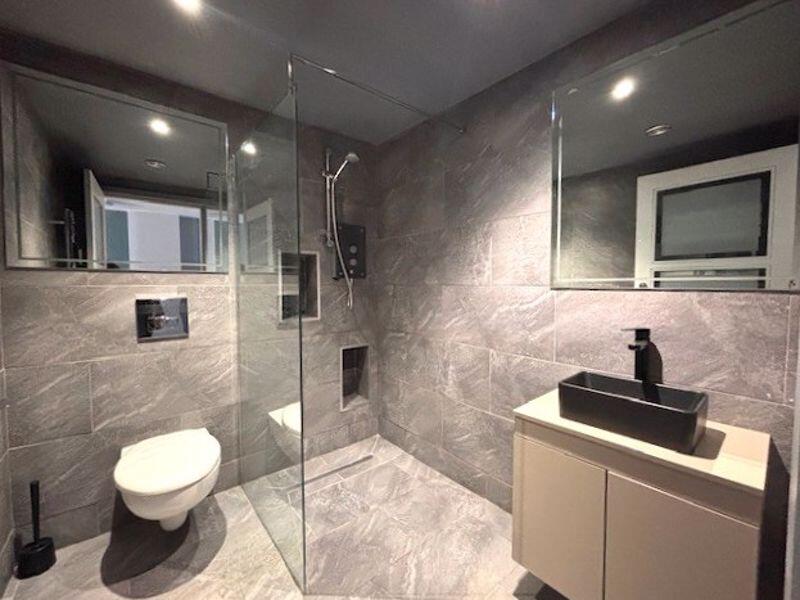 Studio Shower Room