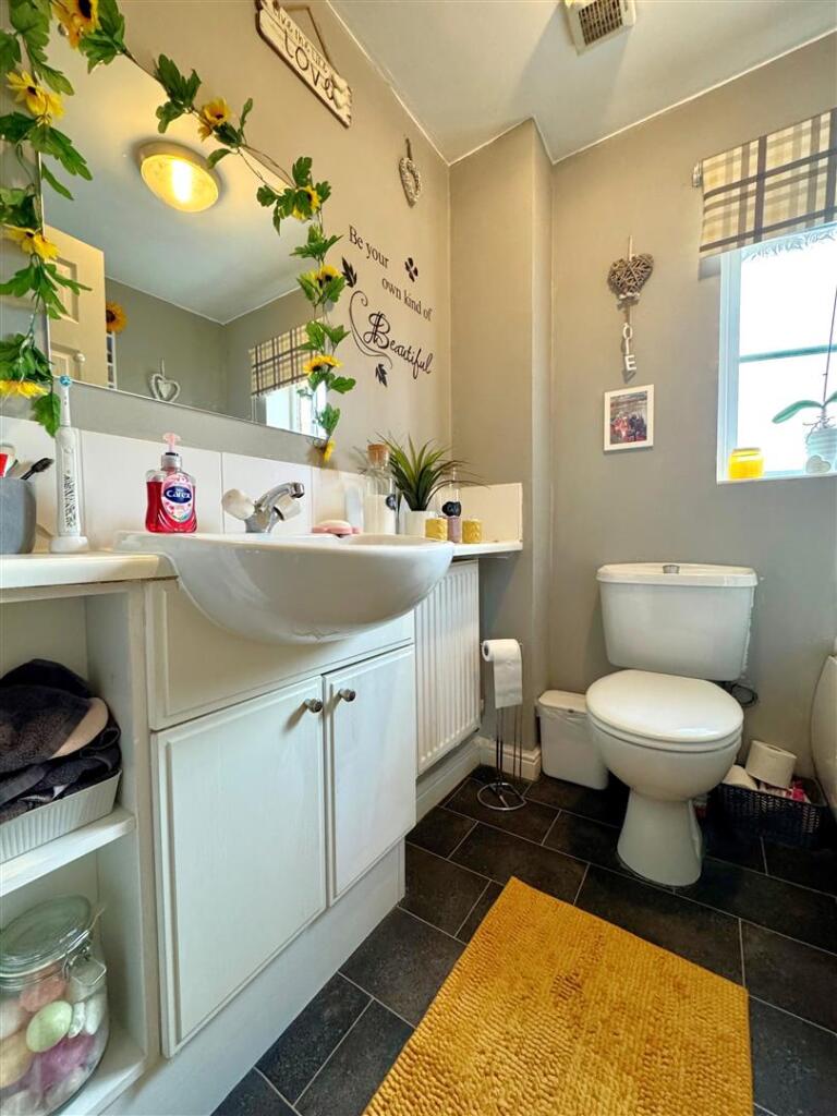 bathroom 2.jpg