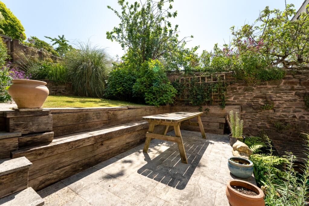 Sunny Garden
