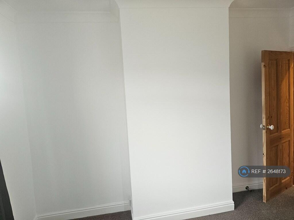 Double Bedroom Chimney Breast